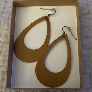 💛SALE💛Nickel & Suede brown leather teardrop cut out earrings